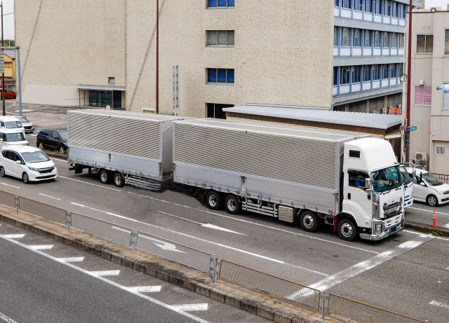 道路や橋梁を守るために細かく決められた最大積載量！　正確な数字は車検証をチェック